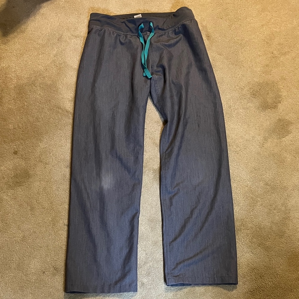 Women’s gray small petite figs scrubs